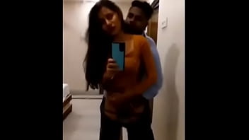 Ibu rumah tangga berbulu menikmati deepthroat dan handjob dalam POV