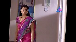 Escenas sensuales de Malayalam en la serie web de Avesham.