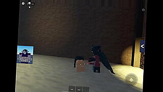 Des filles roblox attirées par des portes, ce qui conduit à des rencontres sexuelles intenses.