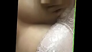 Une babe desi qui fait plaisir à un jeune homme à Dhaka