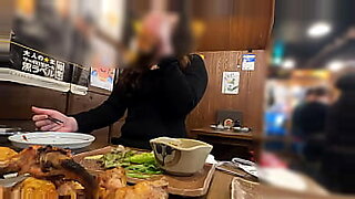 Un homme japonais profite d'un massage sensuel et de rapports sexuels.