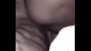 Acción POV intensa de una MILF asiática en la webcam