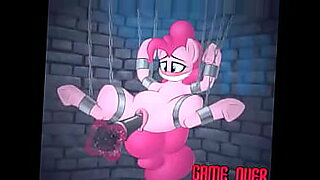 MLP Pinky تشارك في جنس عاطفي مع شريك بشري.