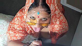 Milf india con grandes tetas recibe un facial en HD