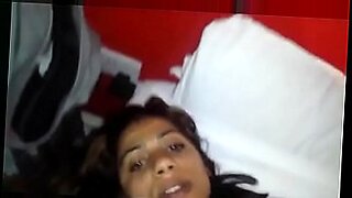 Sensual Bhavi Telar taquine et satisfait dans une vidéo captivante.