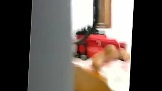 Un couple amateur explore les plaisirs d'une chambre d'hôtel.